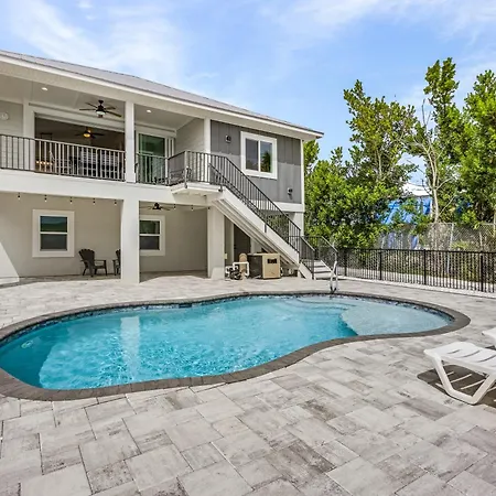 Villa Luxury Retreat: With Pool